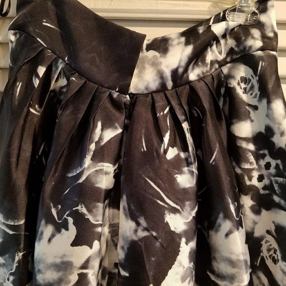 Designer high low satin maxi skirt with high waist - Picture 4 of 5